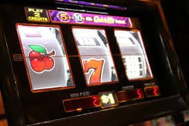 Tampilan meja No Commission Baccarat dealer langsung di cok togel dengan tabel pembayaran transparan